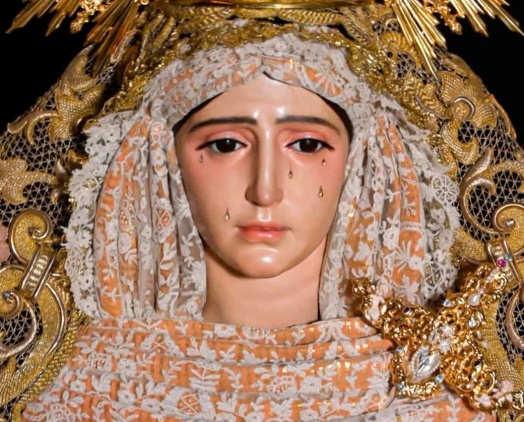 Virgen de los Dolores en su Soledad ataviada para el viernes santo 2023