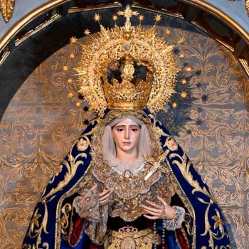 Majestuosa y radiante Virgen de los Dolores