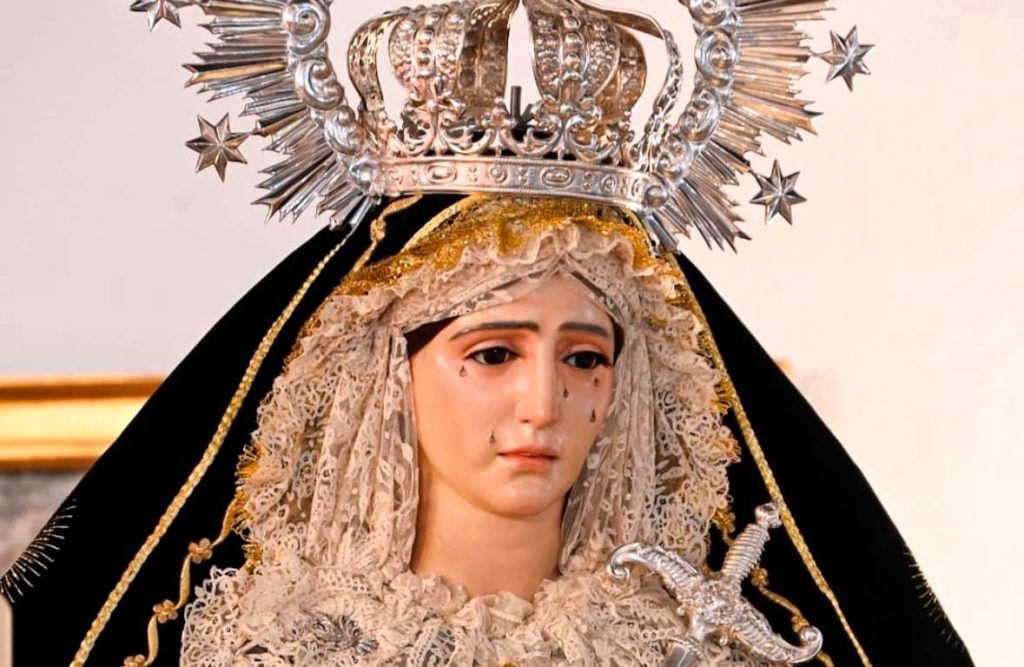 Virgen de los Dolores preparada para la procesión extraordinaria del 19 de noviembre de 2023