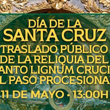 Santa Cruz. Traslado público de la Reliquia del Santo lignum Crucis al paso procesional