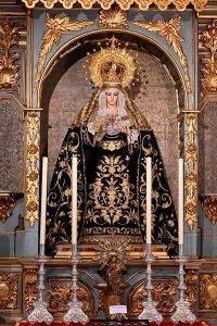 La Virgen de los Dolores Coronada vestida de luto para el día de los difuntos