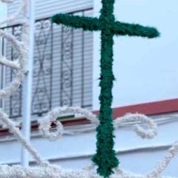 Decoración de las calles del recorrido de la Santa Cruz