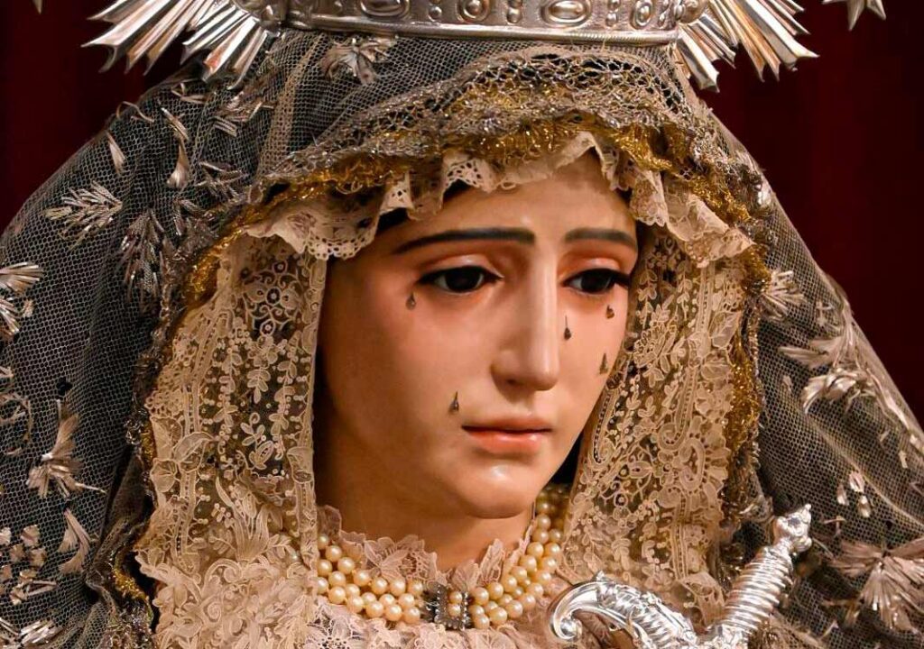 Cambio de Vestir de la Virgen en noviembre