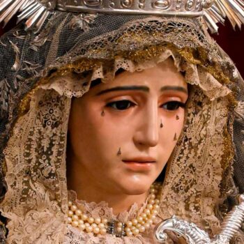 Cambio del vestir de la Virgen