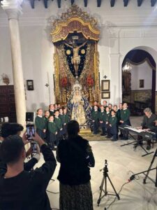 Nuestra Escolanía participó, elevando sus voces a María Santísima y llenando de ternura cada rincón de nuestra parroquia.
