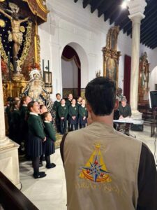 Nuestra Escolanía participó, elevando sus voces a María Santísima y llenando de ternura cada rincón de nuestra parroquia.