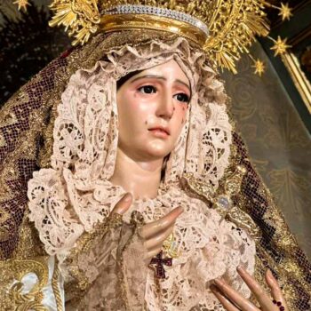 Cambio del vestir de la Virgen