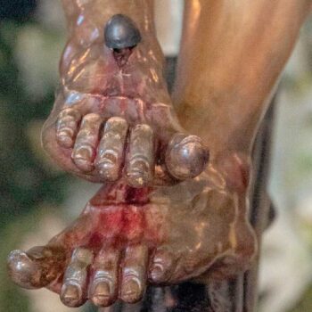 Custodia durante el besapiés del Smo. Cristo de la Vera Cruz y Caridad