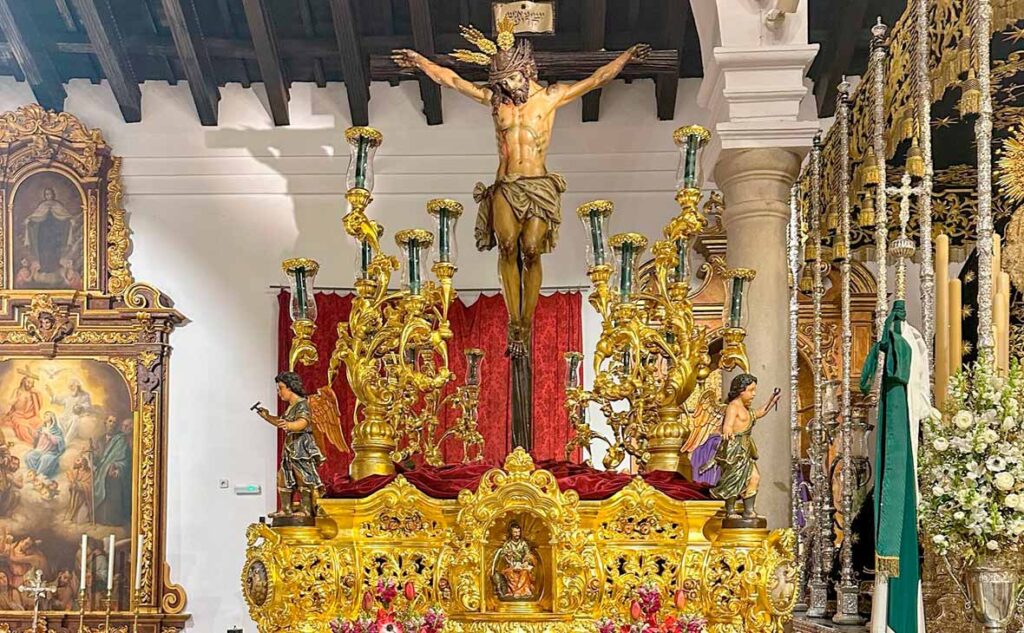 Traslado del Cristo a su paso procesional