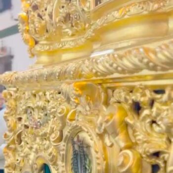 Mudá de los pasos al templo parroquial