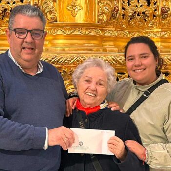 Trinidad Esturillo ganadora del sorteo mensual
